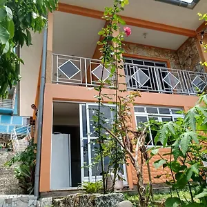 https://casa-laraja.santa-catarina-brasil.com